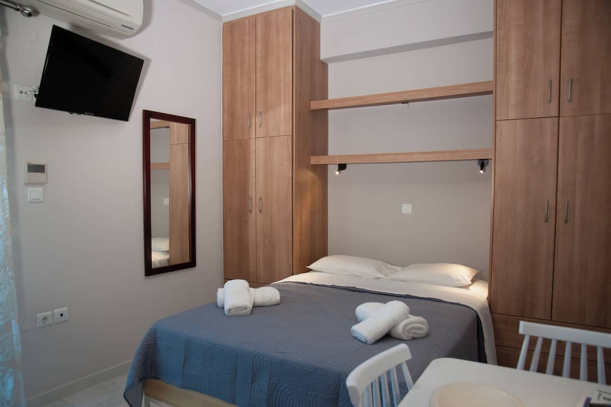 Comfort Double Room 103, Partial Sea View | Laptop workspace, soundproofing, free cots/infant beds, free WiFi