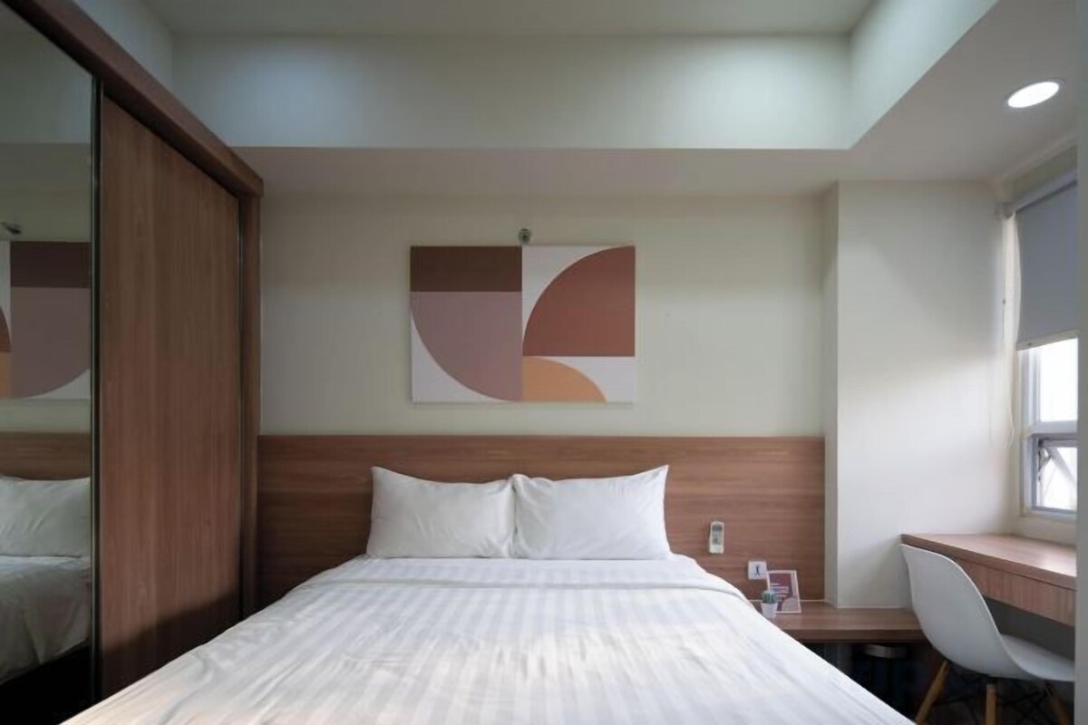 WiFi (free), bed sheets