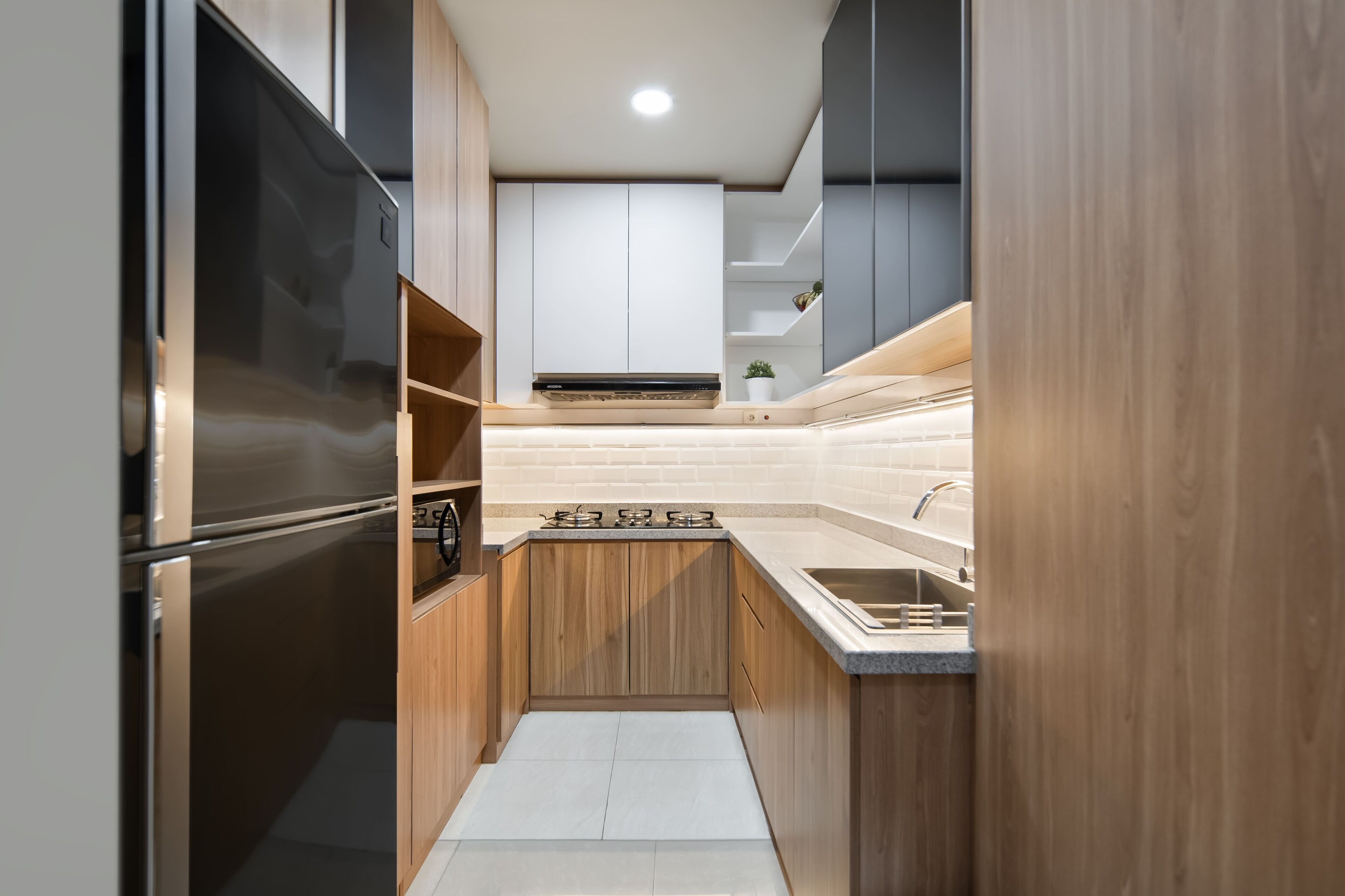 Suite, 2 Bedrooms, Balcony | Private kitchen | Microwave, stovetop