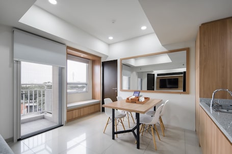 Suite, 2 Bedrooms | In-room dining