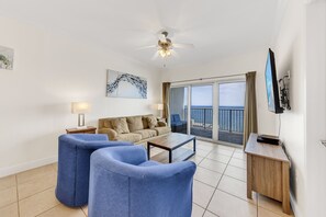 Living room - Crystal Tower 1506 (Gulf Shores)