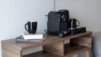 Junior-Suite, eingeschränkter Meerblick | Bügeleisen/Bügelbrett, kostenloses WLAN