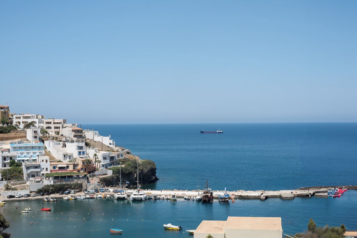 Deluxe Double Room, Sea View | Iron/ironing board, free WiFi