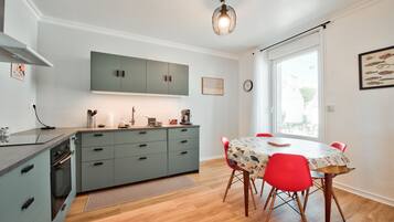 Réfrigérateur, micro-ondes, four, lave-vaisselle