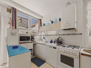 Kühlschrank, Mikrowelle, Ofen, Geschirrspüler