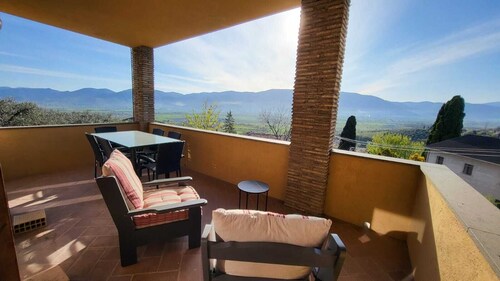 Dimora del Falco – Panoramavilla in Umbrien mit Suiten & regionalem Frühstück