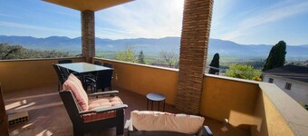 Dimora del Falco - Panoramic villa in Umbria with suites & regional breakfast