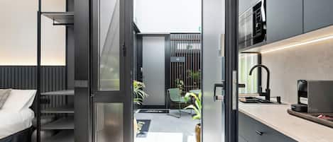 Studio Supérieur, non-fumeurs | Cuisine privée | Mini réfrigérateur, micro-ondes, plaque de cuisson, cafetière/bouilloire