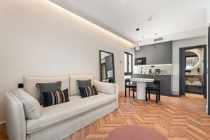 Interior - Pacifico Suites near Retiro (Madrid)
