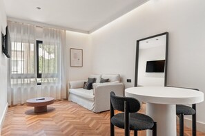 Interior - Pacifico Suites near Retiro (Madrid)