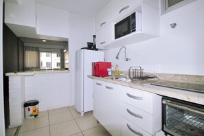 Family Apartment | Private kitchen - Conforto Localização Imbatível U054 (Rio de Janeiro)
