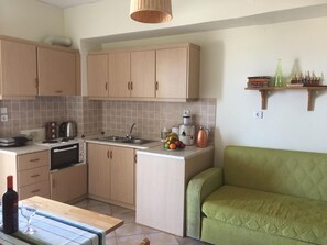 1 bedroom, soundproofing