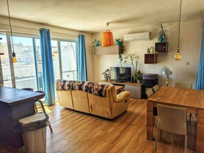 Appartement, 3 chambres, accessible aux personnes à mobilité réduite, fumeur | Coin séjour