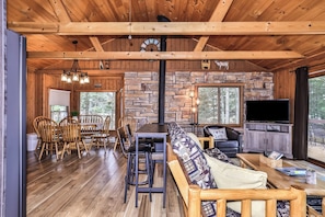 Smart TV, fireplace, books - Beautiful Lost lake cabin-Stepaway Vacation Rentals (St.Germain)