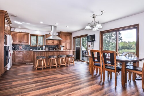 Stepaway Vacation Rentals- Happy Hours Pet Friendly