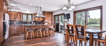 Stepaway Vacation Rentals- Happy Hours Pet Friendly