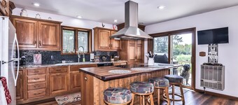 Lovely 3 bedroom and 2 bath home . Pet Friendly!!