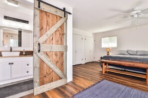 3 bedrooms, WiFi, bed sheets - Stepaway Vacation Rentals- Happy Hours Pet Friendly (Eagle River)