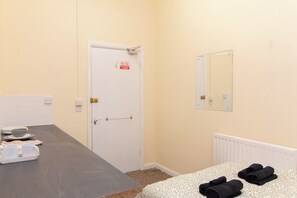 Single Room | Free WiFi - Brookvale Guest House Room 18 (Southampton)