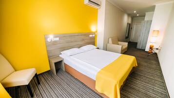 In-room safe, desk, soundproofing, free WiFi