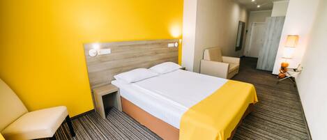 Standard Double Room | In-room safe, desk, soundproofing, free WiFi