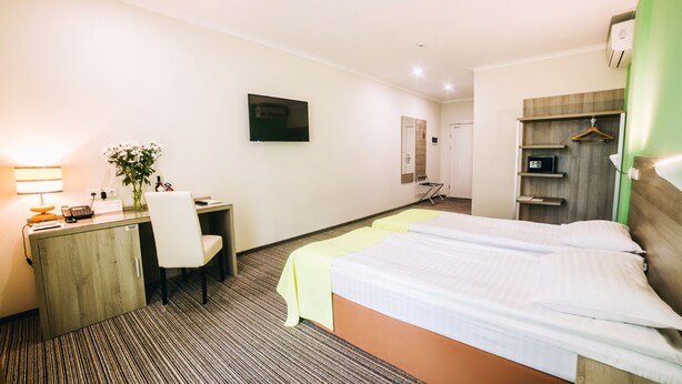 Superior Double or Twin Room | Peti besi dalam bilik, meja, kalis bunyi, Wi-fi percuma 