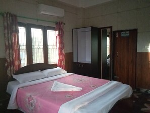 Chambre Double ou avec lits jumeaux, vue fleuve | Wi-Fi gratuit