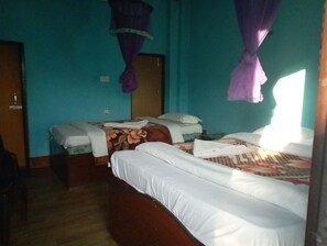 Chambre Double ou avec lits jumeaux, vue fleuve | Wi-Fi gratuit