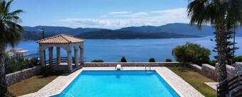 Breathtaking Seaview Villa with Pool near Athens