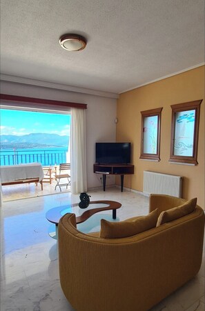 Smart TV, fireplace, ping pong - Breathtaking Seaview Villa with Pool near Athens (Theologos)