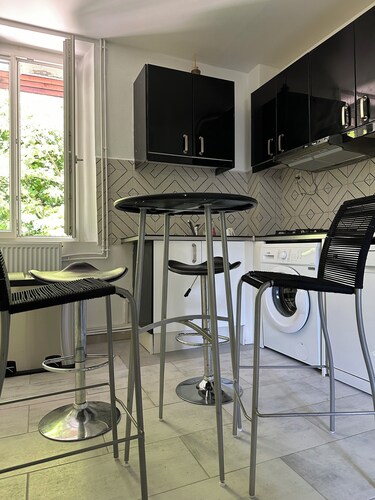 Soothing 3-bedroom apartment with WiFi in charming Voiron