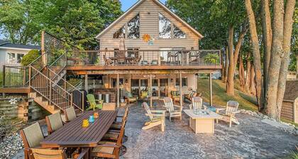 Lake Home w/Hot Tub & Spectacular Outdoor Areas. 3 Bedroom, 3 Bath. Sleeps 8