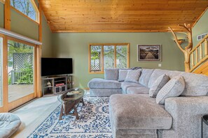 Smart TV, books - Lake Home w/Hot Tub & Spectacular Outdoor Areas. 3 Bedroom, 3 Bath. Sleeps 8 (Custer)