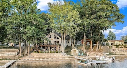 Lake Home w/Hot Tub & Spectacular Outdoor Areas. 3 Bedroom, 3 Bath. Sleeps 8