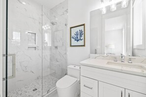 Dutxa, assecador de cabells i tovalloles 