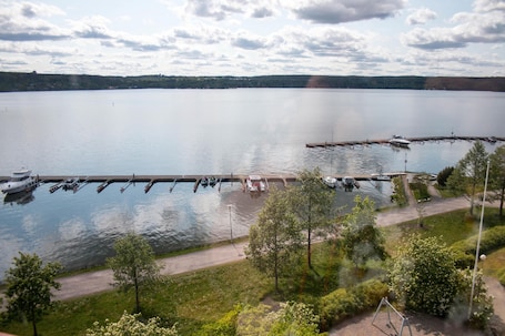 Deluxe Apartment, 2 Bedrooms, Lake View | Terrace/patio