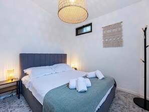 2 室のベッドルーム、旅行用ベビーベッド、WiFi、ベッドシーツ