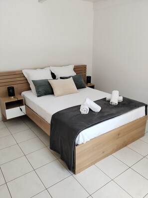 5 quartos, ferros/tábuas de passar roupa, Wi-Fi, roupa de cama