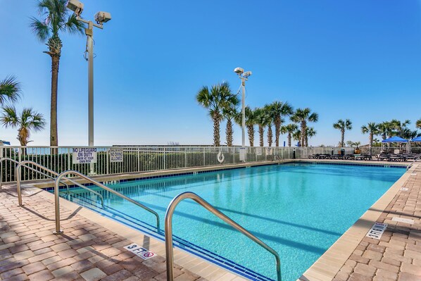 Una piscina cubierta, una piscina climatizada