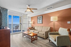 Smart-TV, DVD-spiller og stereoanlegg