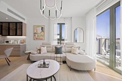 Portside Bliss La Mer 1 BR with Sea View