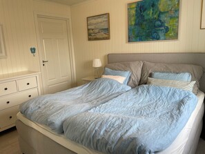 4 makuuhuonetta, työpöytä, silitysrauta/-lauta, ilmainen Wi-Fi