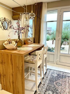 Dining - La Suite Drômoise 1809 • Country chic accommodation with Spa bath (Saint-Paul-lès-Romans)