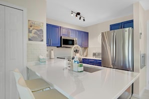 Fridge, microwave, oven, stovetop - A Sunset Celebration at the Key West Golf Club (Key West)