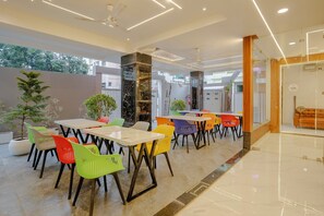 Dining - Treebo Parashar Max (Nagpur)