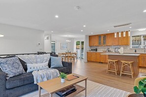 Televisión, chimenea, mesa de ping pong