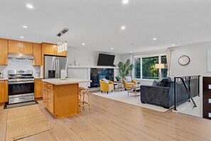 Refrigerador, microondas, horno, placa de cocina