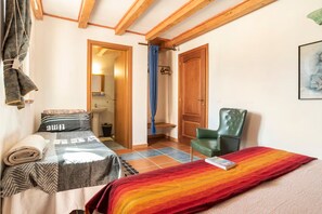 1 bedroom, travel crib, free WiFi, bed sheets - Agriturismo Stallaini, family hospitality surrounded by art and nature (Noto)