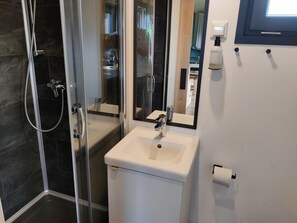 Bathroom - Holiday Home in Netherlands for a Peaceful Retreat (Scherpenzeel)