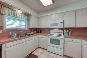 Fridge, microwave, stovetop, dishwasher